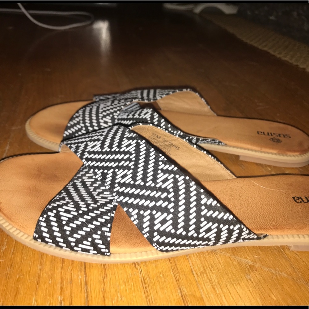 Sandals - Picture 2 of 3